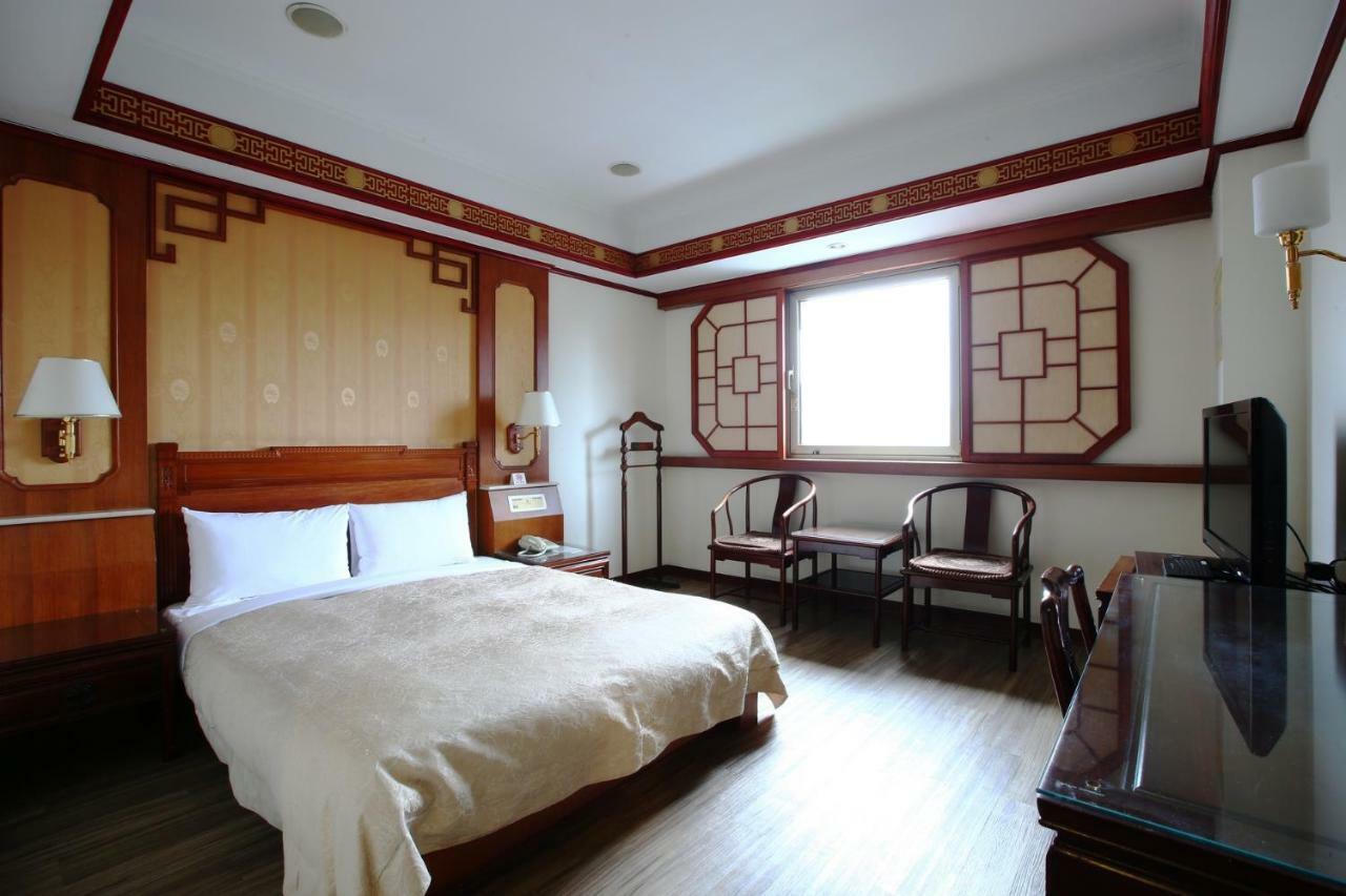 Hua Du Hotel Ťi-lung Exteriér fotografie