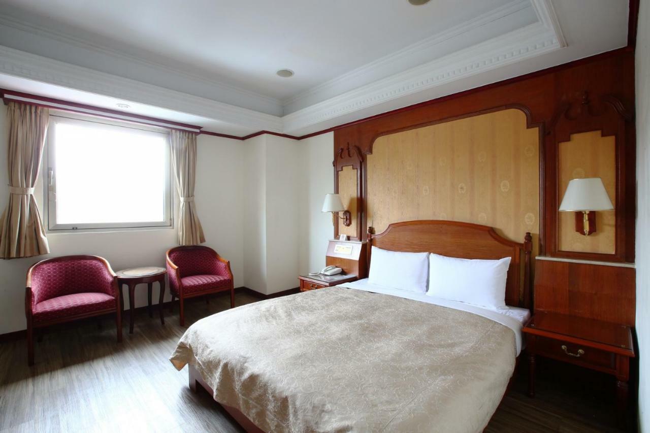 Hua Du Hotel Ťi-lung Exteriér fotografie