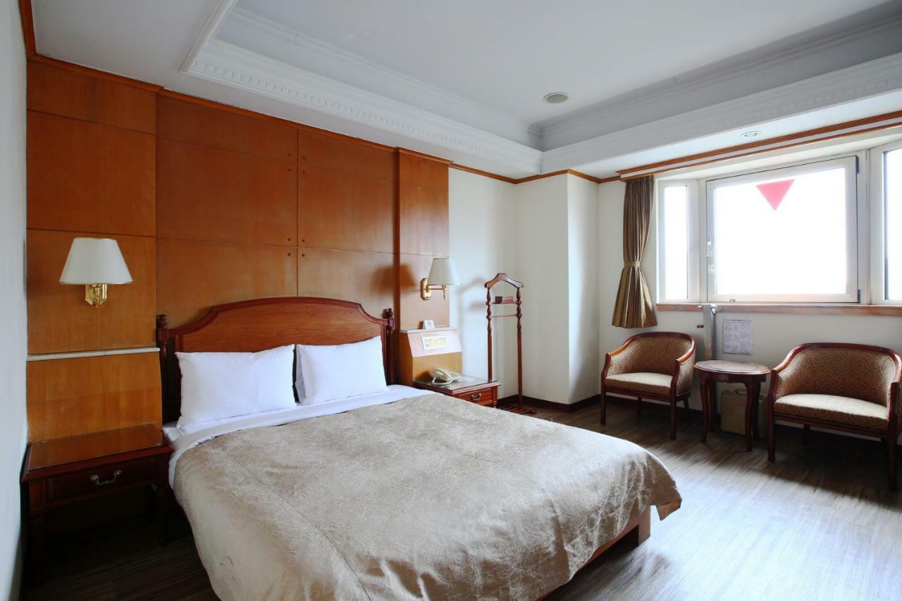 Hua Du Hotel Ťi-lung Exteriér fotografie