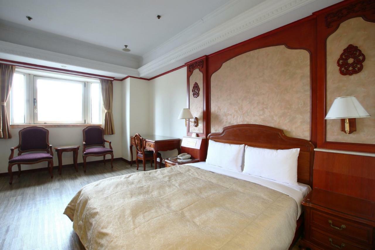 Hua Du Hotel Ťi-lung Exteriér fotografie
